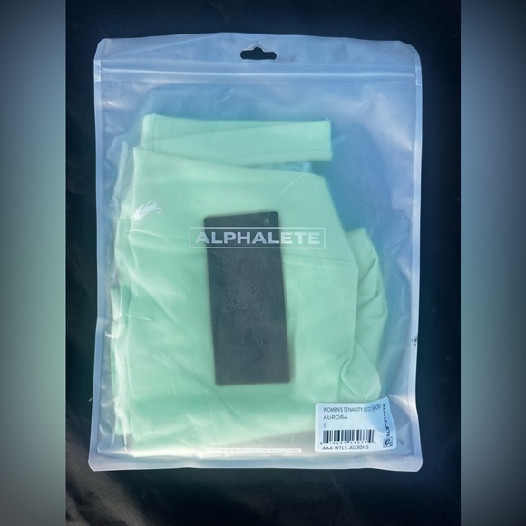 COPY - Alphalete Women’s Tenacity Leo Short - Picture 9 of 10